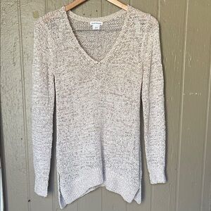 Club Monaco Tamarah v-neck sweater in champagne size XS
